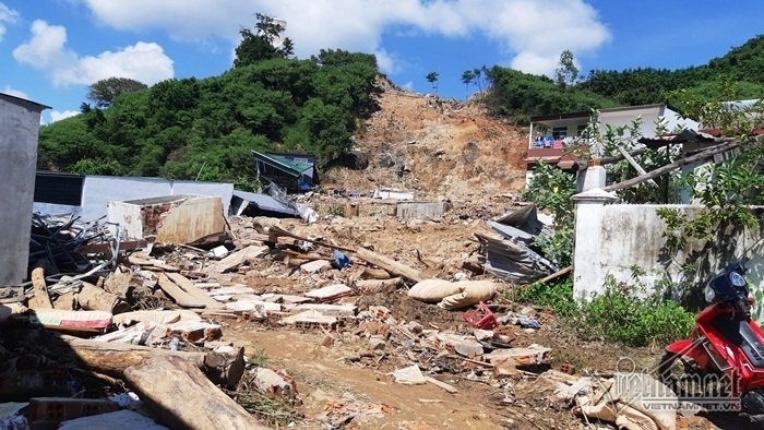 Nha Trang sạt lở: “Quả bom nước” nổ trên đồi vùi chết cả nhà cô giáo