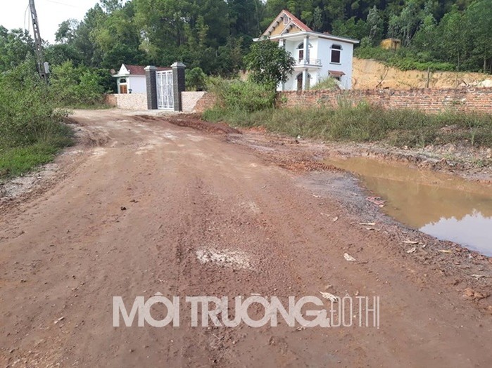 Quảng Ninh: Nhà máy gạch Hoành Bồ bị tố 'cày nát' đường của dân?