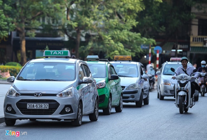 Bộ GTVT đề nghị Hà Nội không quy định “khoác đồng phục” cho taxi