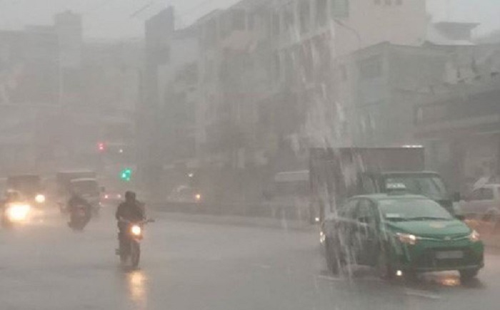 Bão số 9 suy yếu thành áp thấp nhiệt đới, nhưng vẫn mưa to ở Nam Bộ
