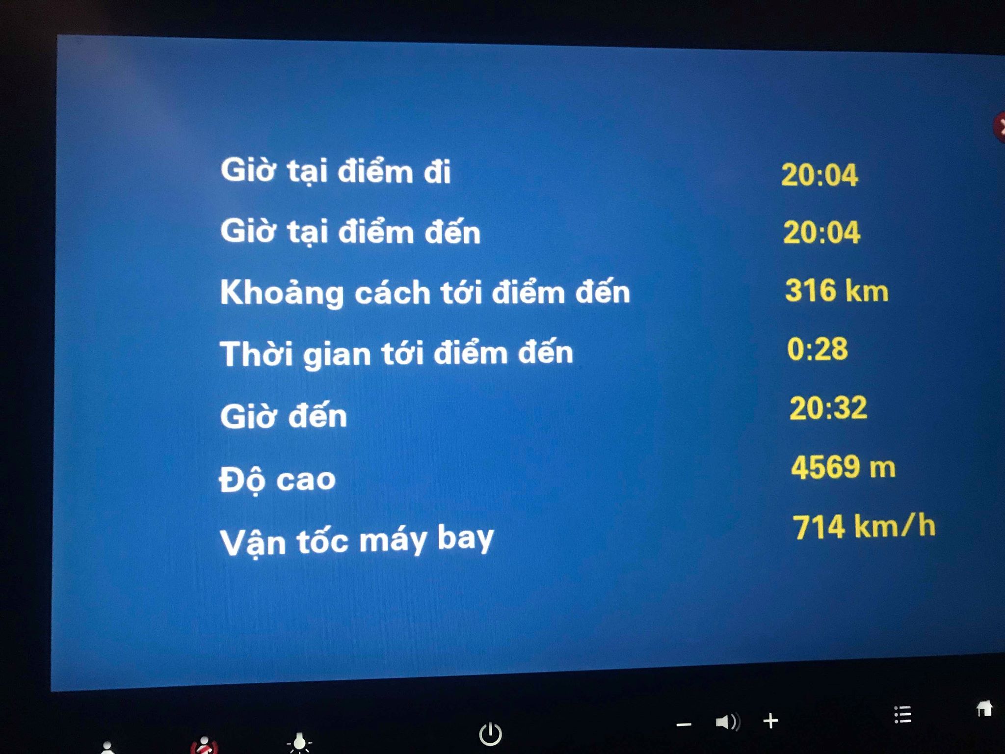 Chuyến bay Vietnam Airlines chặng Hà Nội - TP.HCM kéo dài 12 tiếng