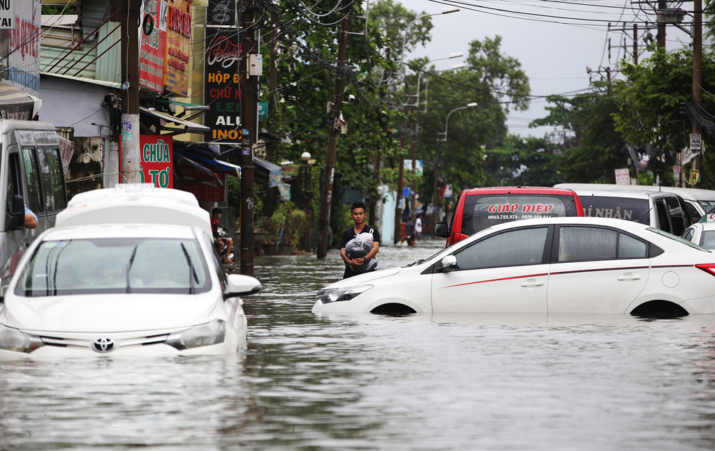 Trận mưa kỷ lục ở Sài Gòn và những yếu kém triền miên về hạ tầng