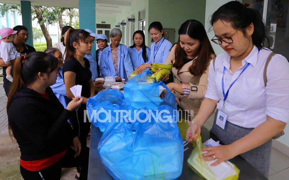 Đà Nẵng: Điện lực Hòa Vang tặng 250 suất cơm cho bệnh nhân nghèo