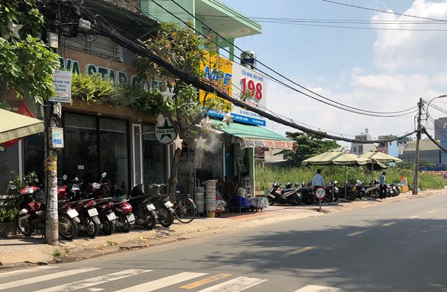 TP.HCM: UBND phường Tây Thạnh làm mất trật tự ngay trước cổng