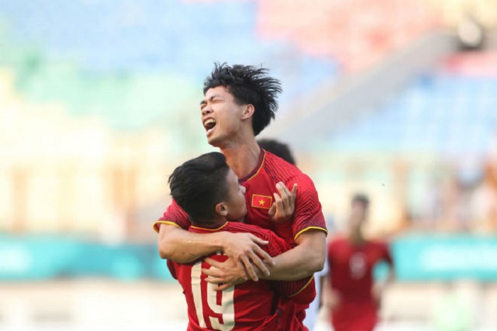 Việt Nam 2-1 Philippines: 'Song sát' Phượng - Hải tỏa sáng