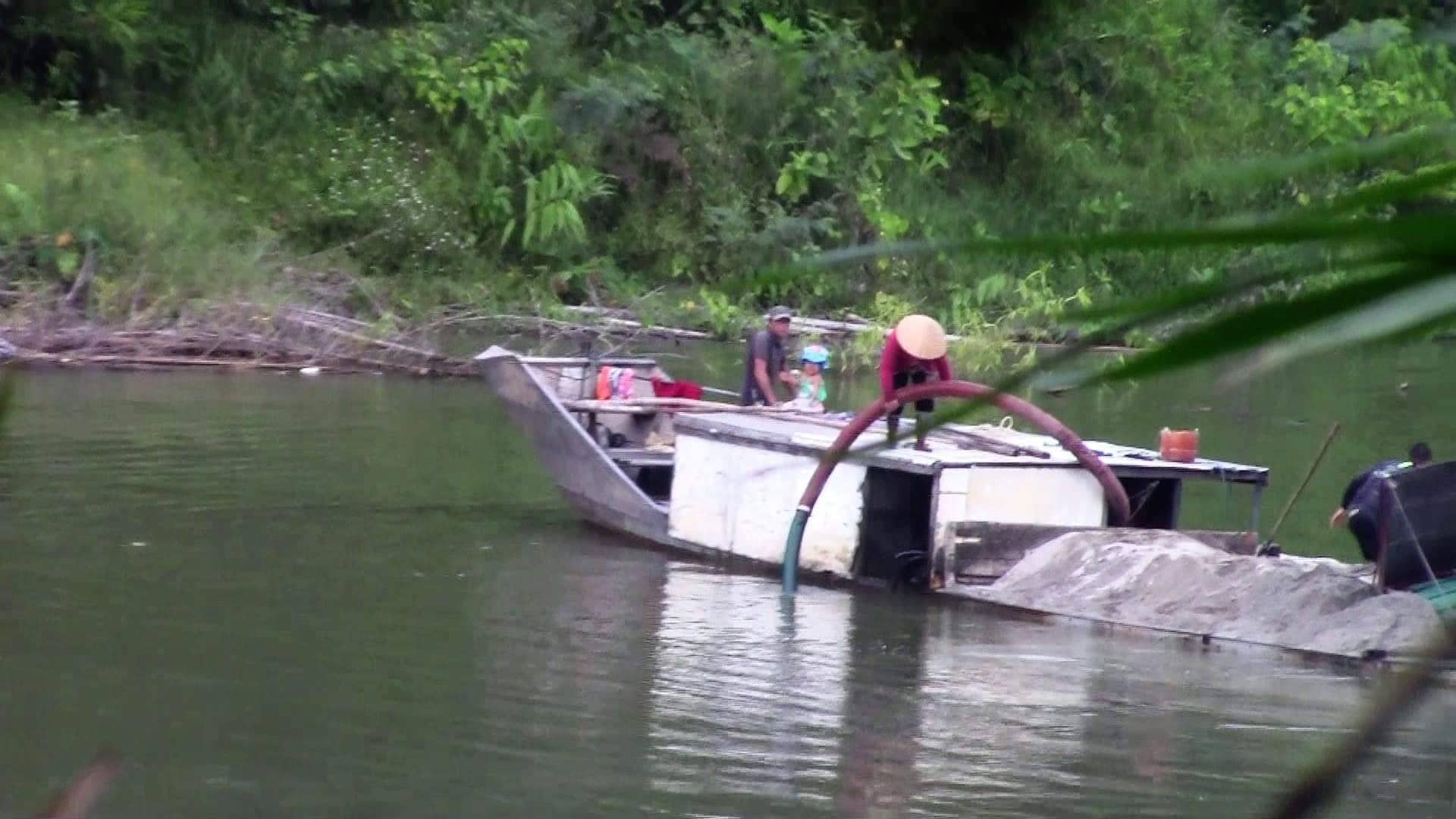 Huế: Xử phạt mỏ khai thác cát, sỏi lậu trên sông Hương