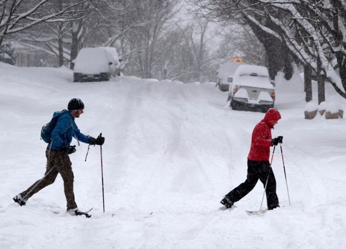 Bờ đông nước Mỹ đông cứng vì bão tuyết