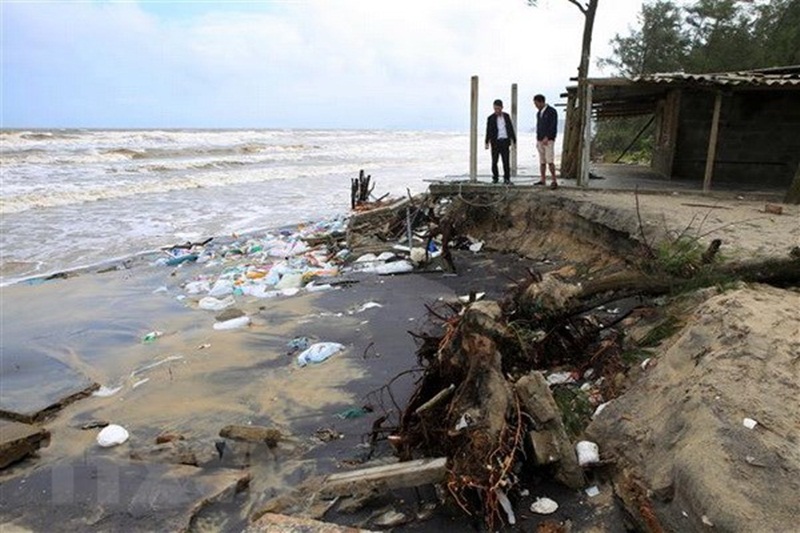 Thừa Thiên-Huế: Bờ biển xã Vinh Hải sạt lở nghiêm trọng
