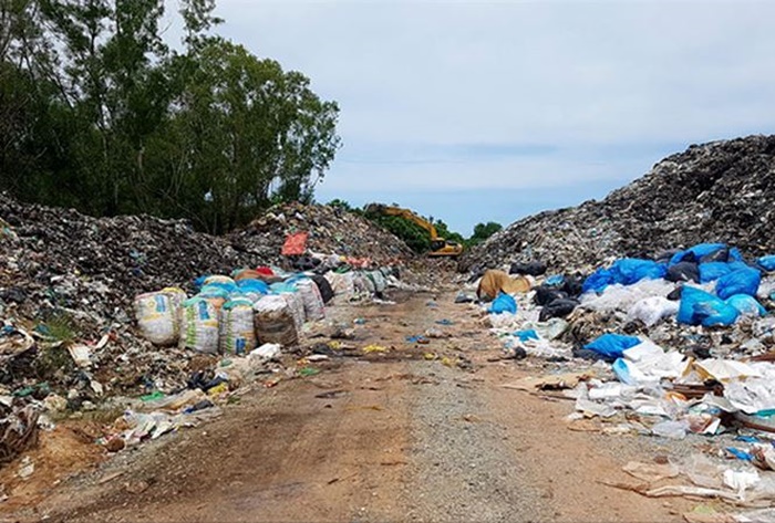 Đồng bằng sông Cửu Long: Dân ngột ngạt vì... rác