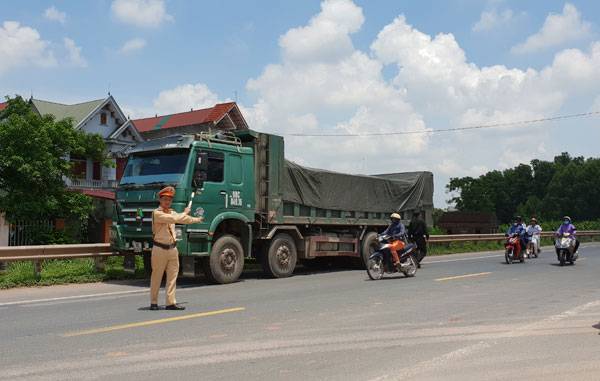 Phòng CSGT Bắc Giang:Thực hiện An toàn vận tải và bảo vệ môi trường