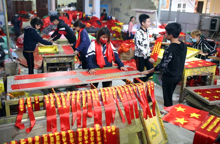 Công xưởng sản xuất băng rôn cổ vũ bóng đá tại Hà Nội