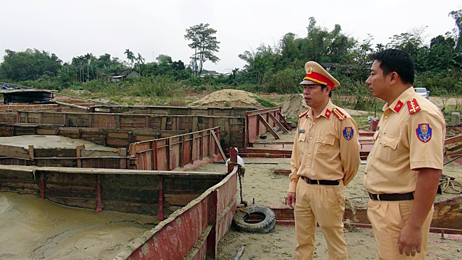 Quảng Nam: 1 đêm bắt 2 vụ khai thác cát trái phép trên sông Thu Bồn