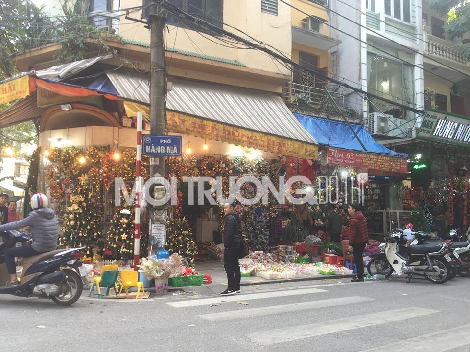 Đường phố Hà Nội tràn ngập không khí Giáng sinh