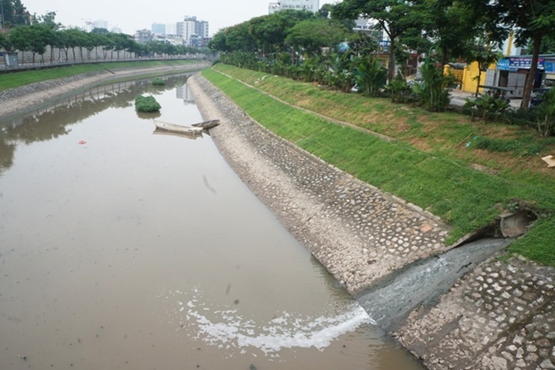 Sông Tô Lịch sẽ 'trong xanh' trở lại bằng nước sông Hồng?