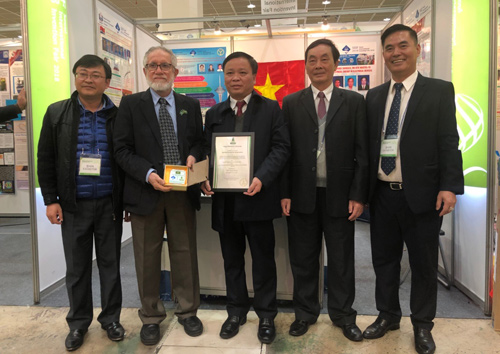 Supe Lâm Thao nhận giải sáng tạo khoa học công nghệ tại Hàn Quốc