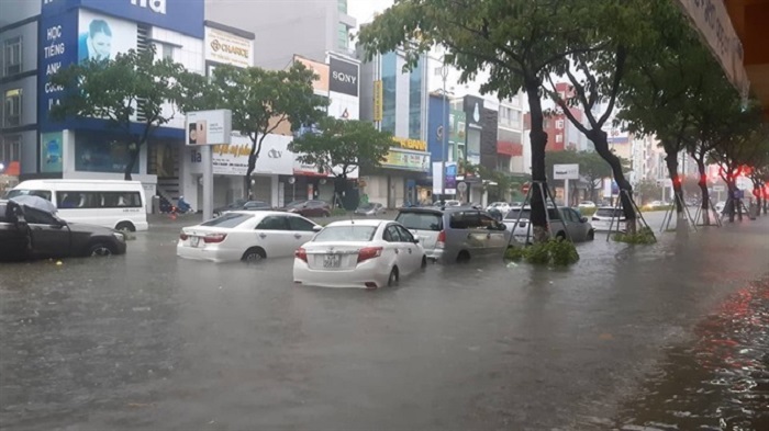 Nguyên nhân nào khiến đô thị miền Trung ngập lụt nghiêm trọng?