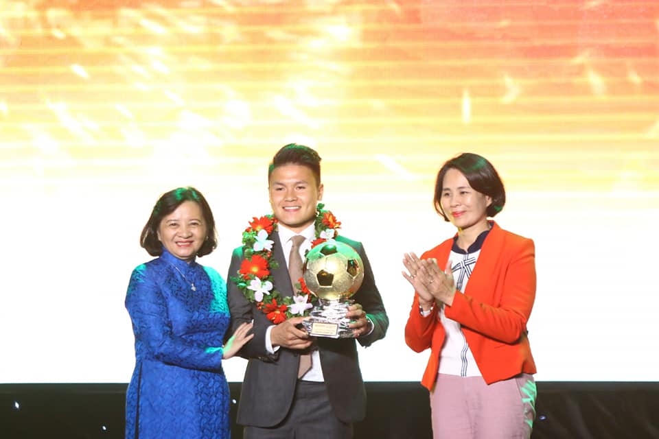 Nguyễn Quang Hải xuất sắc đoạt danh hiệu Quả bóng vàng Việt Nam 2018