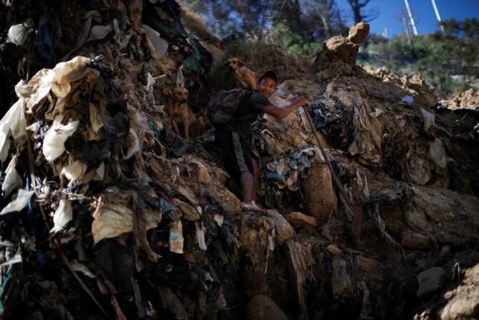 Nhói lòng cảnh mưu sinh trong bãi rác lớn nhất Guatemala
