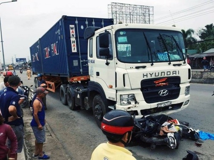 Xác định nguyên nhân vụ container tông hàng loạt xe máy ở Long An