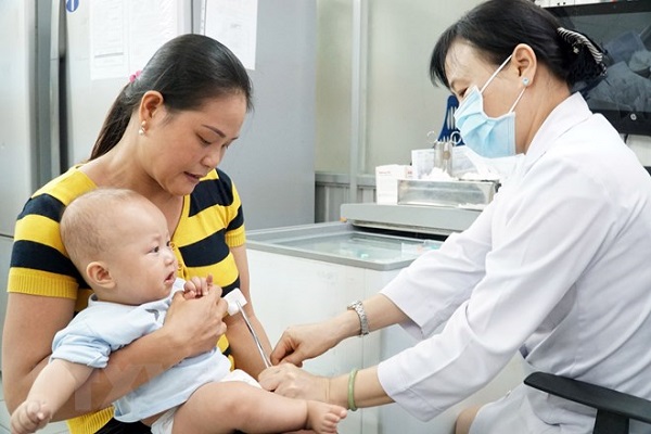 Trẻ tiêm vắc xin ComBe Five có những biểu hiện này cần đến viện ngay