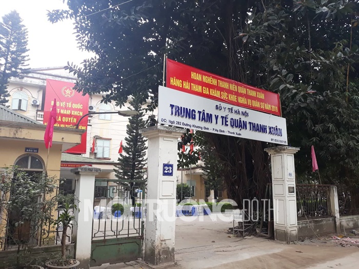 Rác “ngập mặt” trong TTYT quận Thanh Xuân: Rút kinh nghiệm là xong?