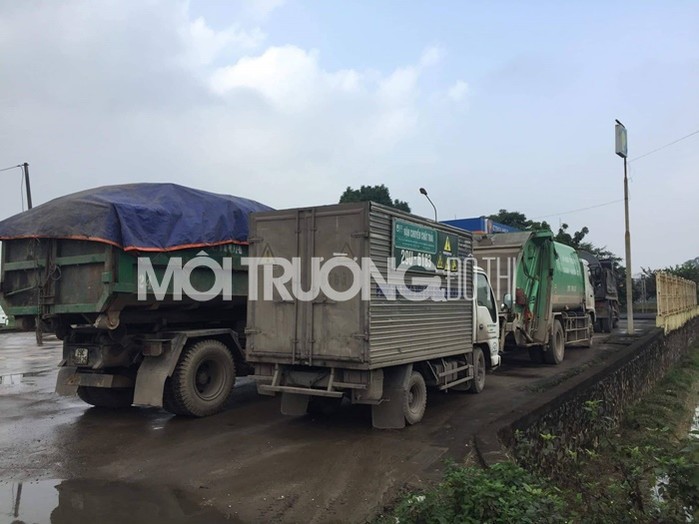 Bãi rác Nam Sơn: Người dân đã nhường đường cho xe chở rác vào đổ rác