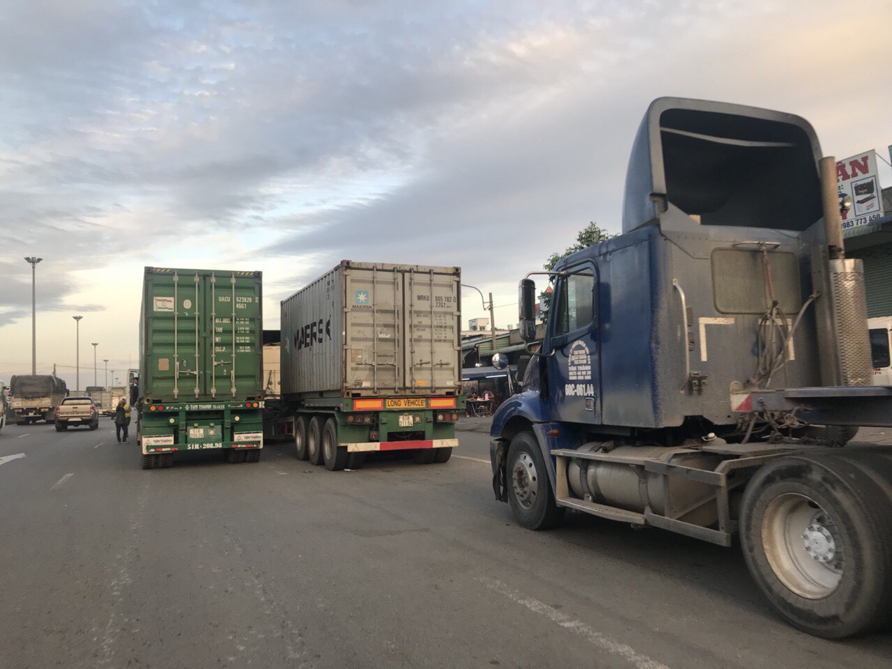 TP.HCM: Xe tải gây cản trở giao thông trên tuyến quốc lộ 1A