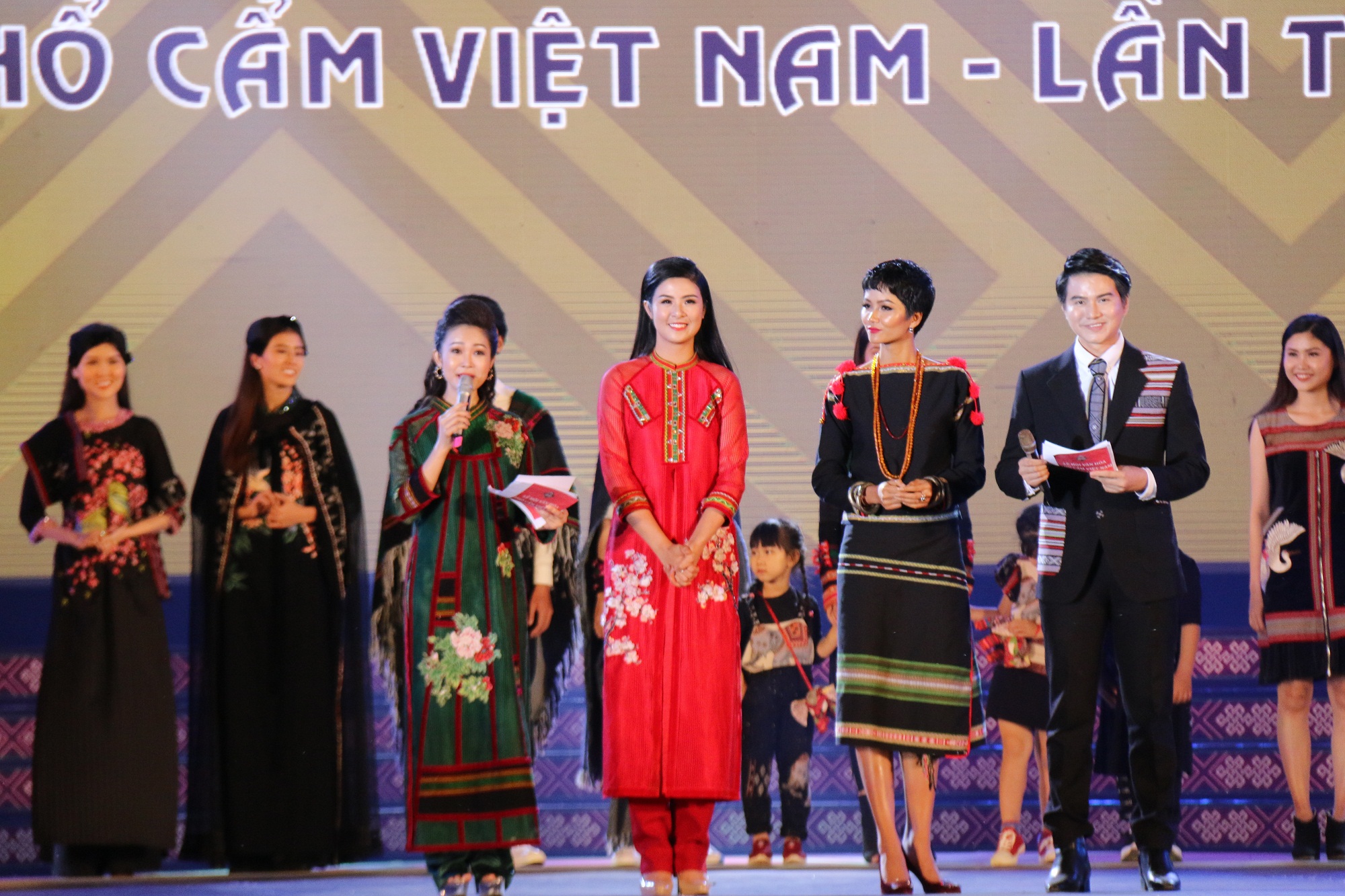 Đắk Nông: Khai mạc Lễ hội Văn hóa thổ cẩm Việt Nam lần thứ nhất