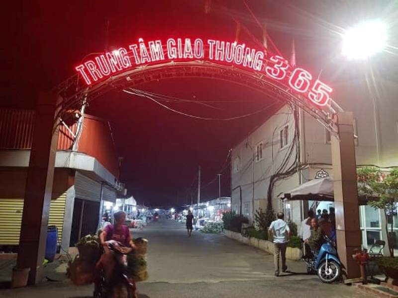Hà Đông: Ai “bật đèn xanh” cho chợ tạm 365 hoạt động trái phép?