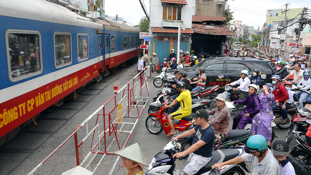 TP.HCM: Điều chỉnh giao thông trên đường Trần Văn Đang