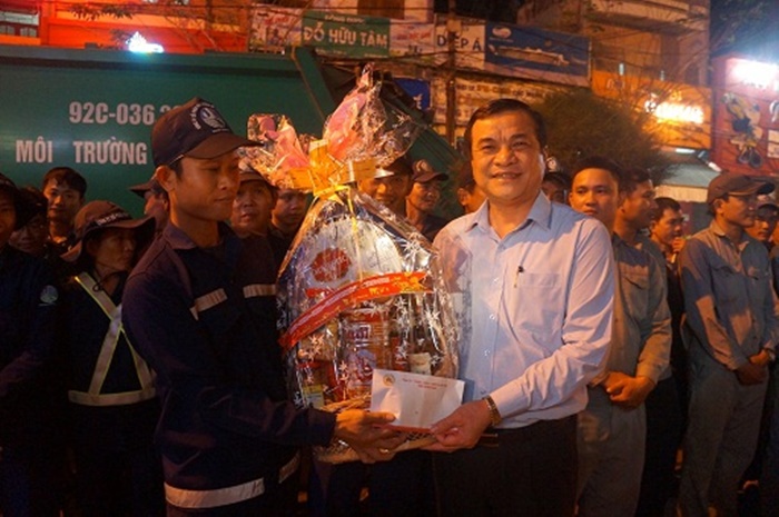 Quảng Nam: Bí thư tỉnh uỷ cảm ơn hàng trăm công nhân môi trường
