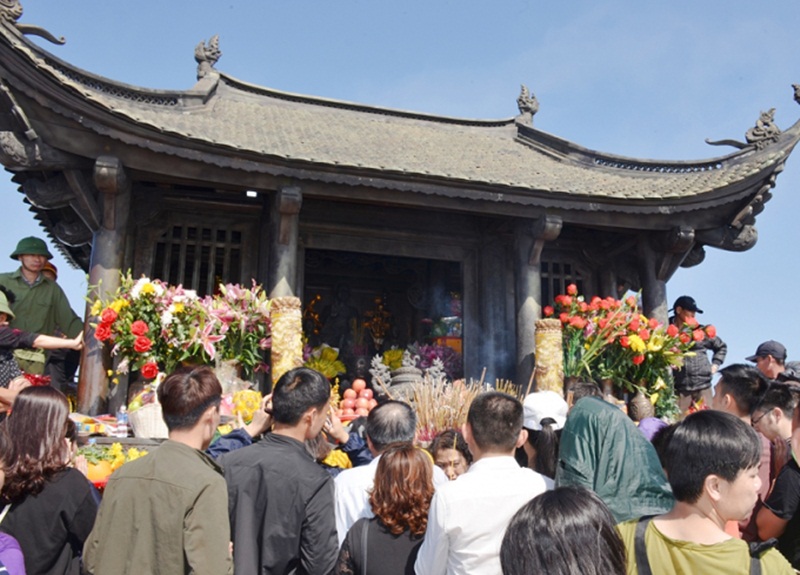 Gần 100 nghìn lượt du khách đến với núi thiêng Yên Tử đầu năm mới