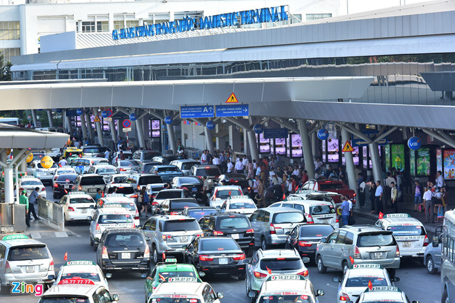 Sân bay Tân Sơn Nhất quá tải: Chậm trễ đến bao giờ?