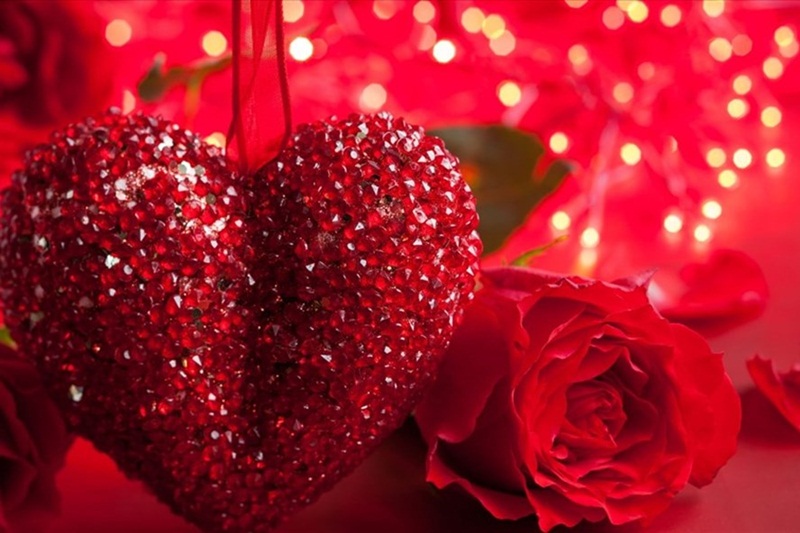 Gợi ý quà Valentine lãng mạn không kém cạnh socola tình yêu