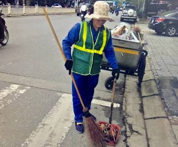 Chị Hoàng Thị Phương - 16 năm gắn bó với nghề vệ sinh môi trường
