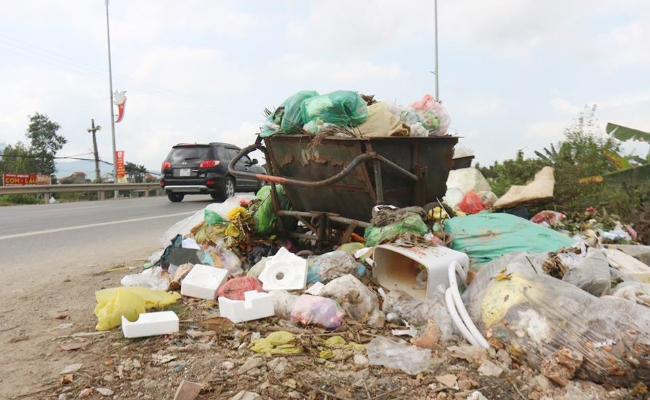 Hà Tĩnh: Nhà máy xử lý không nhận rác, thị xã đang ‘bốc mùi’
