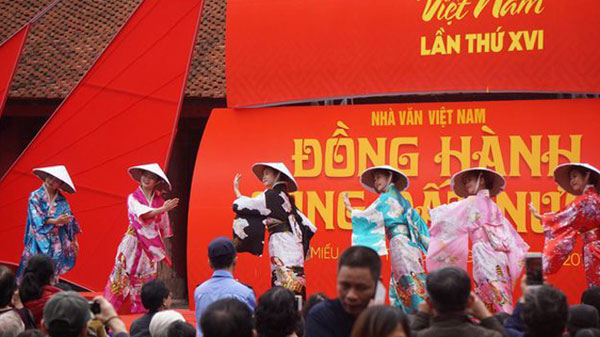 Hòa chung dòng chảy của văn hóa thế giới trong Ngày thơ Việt Nam