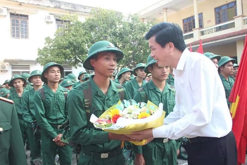 Hơn 3.000 thanh niên Nghệ An phấn khởi lên đường nhập ngũ