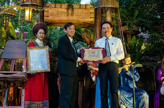 TP Huế trao tặng bằng khen cho Bảo Tàng Nghệ Thuật XQ