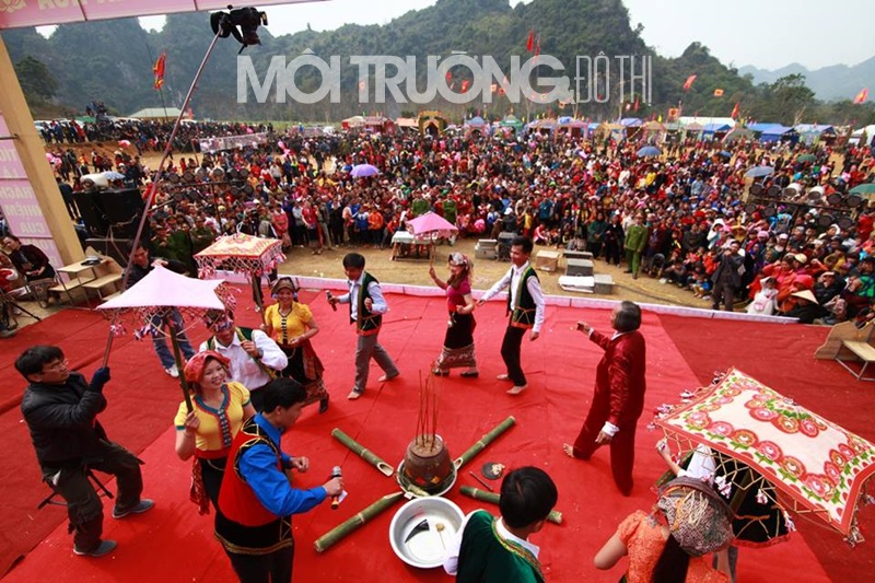 Nghệ An: Độc đáo lễ hội Hang Bua của người Thái