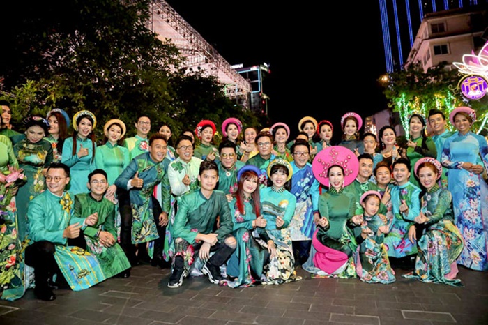 NTK Việt Hùng mang hơi thở Thành phố Xanh lên sân khấu Lễ hội Áo dài