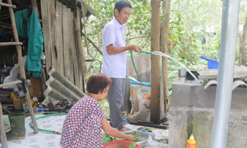Thiếu nước sạch, hơn 800 hộ dân Tiền Giang phải dùng nước kênh mương
