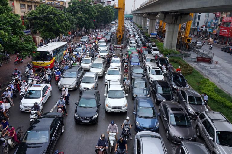 Hà Nội có thể sẽ hạn chế xe máy đường Lê Văn Lương hoặc Nguyễn Trãi