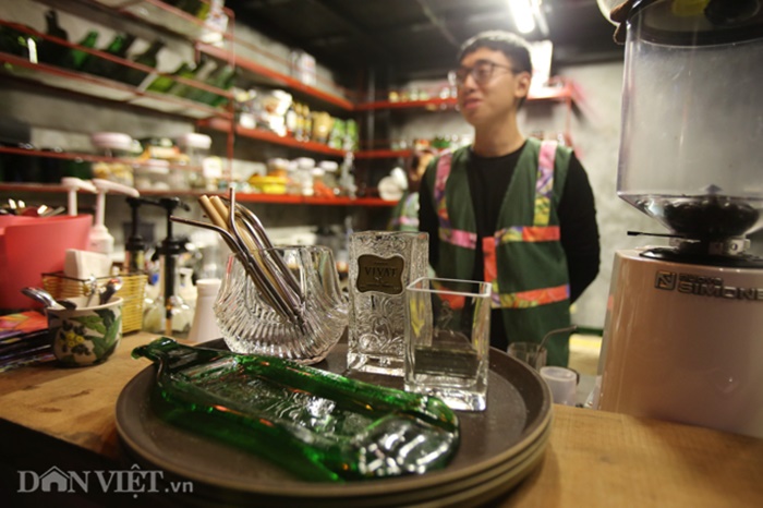 Ảnh: Đồ tái chế tạo thành quán cà phê độc nhất vô nhị ở Hà Nội