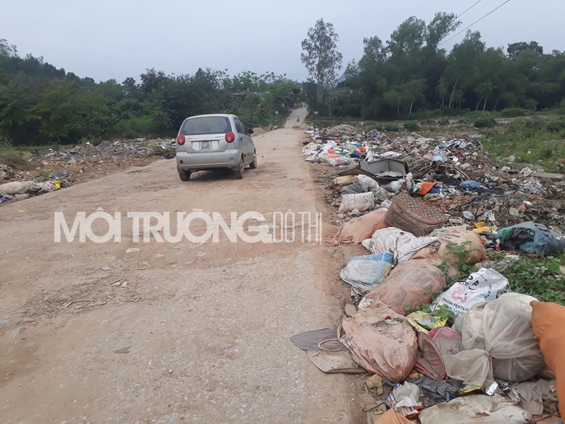 Nghệ An: Rác thải bủa vây cầu tràn trên sông Dinh