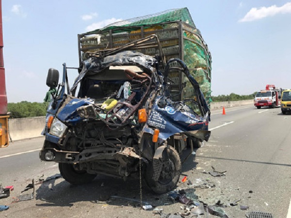 TP.HCM: Tai nạn thảm khốc trên cao tốc, 3 người thương vong