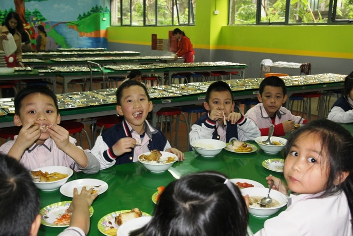 HS bị nhiễm sán lợn, Bộ GD – ĐT yêu cầu chấn chỉnh bữa ăn trường học