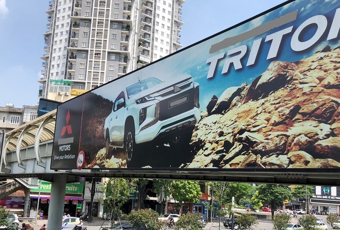 Hà Nội đổi quảng cáo lấy nhà vệ sinh, xe bồn: Nghi vấn trục lợi