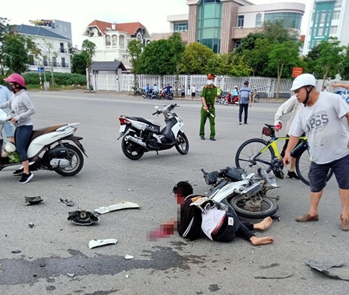 VIDEO Quảng Ninh Kinh hoàng xe ô tô điên gây tai nạn liên hoàn