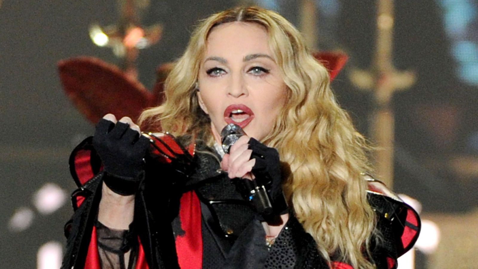 Nữ danh ca Madonna gây 